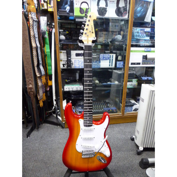 <p>Decent entry-level electric guitar with solid alder body, cherry sunburst finish, and great playability.</p><p>Excellent condition.</p>