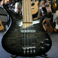 <p>Active 4-string with 1 single coil and 1 double coil wilkinson pickup. Black quilt finish.</p><p></p>
