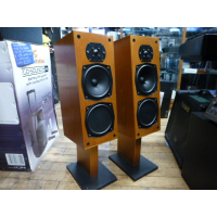 <p>Classic audiophile hi-fi speakers in very good condition.</p><p>Smooth, detailed and effortless sound.</p><p>Beautiful design and looks.</p><p>Excellent condition - a couple of very minor marks on the cabinet.</p><p>With original front grilles and stands.</p><p><br /></p>