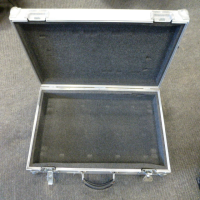 <p>Heavy duty flight-case for 37-key keyboard.</p><p>Very good condition.</p>