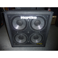 Beautiful 4x10 bass cab with lovely rugged carpet covering. Excellent condition. 400 watts @ 8 ohms.