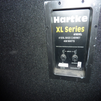 Beautiful 4x10 bass cab with lovely rugged carpet covering. Excellent condition. 400 watts @ 8 ohms.