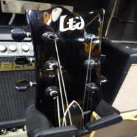 Affordable Les Paul style electric guitar in great condition.<br />