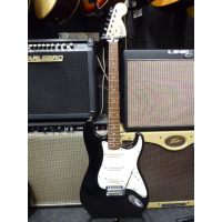 Decent entry-level strat copy in excellent condition.<br />