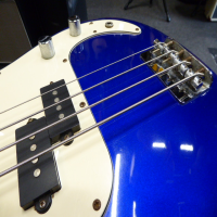 <p>Entry-level single pickup bass guitar with great tone and playability.</p><p>Condition: A feew small marks here and there, otherwise fine.</p>