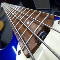 <p>Entry-level single pickup bass guitar with great tone and playability.</p><p>Condition: A feew small marks here and there, otherwise fine.</p>