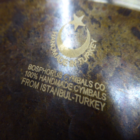 <p>Awesome 16" crash cymbal.</p><p>Condition: One tiny dent in the side, otherwise excellent.</p>