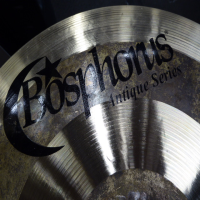 <p>Awesome 16" crash cymbal.</p><p>Condition: One tiny dent in the side, otherwise excellent.</p>