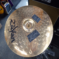 Dark, heavy-sounding 16" crash.