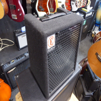 Lovely little bass guitar amplifier in great condition.&nbsp; Perfect for beginners.