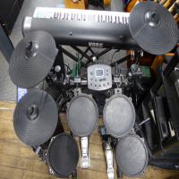 Decent entry-level electronic drum kit in good condition.