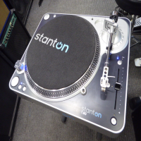 <p>Great Direct Drive turntable with a host of features:</p><p>Plays 33, 45 and 78 RPM, with variable speed slider.</p><p>Pitch lock function allows the speed to be varied without affecting the pitch.</p><p>Reverse mode.</p><br />