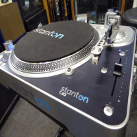 <p>Great Direct Drive turntable with a host of features:</p><p>Plays 33, 45 and 78 RPM, with variable speed slider.</p><p>Pitch lock function allows the speed to be varied without affecting the pitch.</p><p>Reverse mode.</p><br />