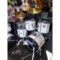 <p>5-Piece drum kit with double-ended lugs, quality snare drum, cymbals, full set of hard cases, and more.</p><p>Great condition.</p>