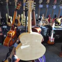 Awesome jumbo acoustic guitar in great condition with original Tokai padded bag.