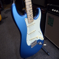 <p>2019 American Performer Stratocaster in Satin Lake Placid Blue finish.&nbsp; Includes padded Fender gig bag.</p><p>Condition: Tiny crack in scratchplate next to the horn screw (barely noticeable), otherwise mint condition.</p>