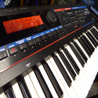 <p style="margin:0in;margin-left:.375in;font-family:Calibri;font-size:11.0pt;">On
stage or in the streets, the JUNO-Di is a traveling musician&rsquo;s dream. It&rsquo;s
lightweight, it can run on batteries, and it&rsquo;s easy to use, yet it performs and
sounds like a heavyweight synth. It&rsquo;s packed with a wide variety of top-quality
sounds &mdash; over 1,000 to choose from! It has a friendly &ldquo;direct access&rdquo; control
panel for easy editing and a Song Player for larger-than-life performances.
First-timers and pros alike will love this friendly, portable, great-sounding
synth.</p><p style="margin:0in;margin-left:.375in;font-family:Calibri;font-size:11.0pt;"></p><p style="margin:0in;margin-left:.375in;font-family:Calibri;font-size:11.0pt;"></p><p style="margin:0in;margin-left:.375in;font-family:Calibri;font-size:11.0pt;">Mint condition, boxed with manual and original power supply.</p><p style="margin:0in;margin-left:.375in;font-family:Calibri;font-size:11.0pt;"></p>