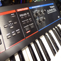 <p style="margin:0in;margin-left:.375in;font-family:Calibri;font-size:11.0pt;">On
stage or in the streets, the JUNO-Di is a traveling musician&rsquo;s dream. It&rsquo;s
lightweight, it can run on batteries, and it&rsquo;s easy to use, yet it performs and
sounds like a heavyweight synth. It&rsquo;s packed with a wide variety of top-quality
sounds &mdash; over 1,000 to choose from! It has a friendly &ldquo;direct access&rdquo; control
panel for easy editing and a Song Player for larger-than-life performances.
First-timers and pros alike will love this friendly, portable, great-sounding
synth.</p><p style="margin:0in;margin-left:.375in;font-family:Calibri;font-size:11.0pt;"></p><p style="margin:0in;margin-left:.375in;font-family:Calibri;font-size:11.0pt;"></p><p style="margin:0in;margin-left:.375in;font-family:Calibri;font-size:11.0pt;">Mint condition, boxed with manual and original power supply.</p><p style="margin:0in;margin-left:.375in;font-family:Calibri;font-size:11.0pt;"></p>