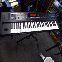 <p style="margin:0in;margin-left:.375in;font-family:Calibri;font-size:11.0pt;">On
stage or in the streets, the JUNO-Di is a traveling musician&rsquo;s dream. It&rsquo;s
lightweight, it can run on batteries, and it&rsquo;s easy to use, yet it performs and
sounds like a heavyweight synth. It&rsquo;s packed with a wide variety of top-quality
sounds &mdash; over 1,000 to choose from! It has a friendly &ldquo;direct access&rdquo; control
panel for easy editing and a Song Player for larger-than-life performances.
First-timers and pros alike will love this friendly, portable, great-sounding
synth.</p><p style="margin:0in;margin-left:.375in;font-family:Calibri;font-size:11.0pt;"></p><p style="margin:0in;margin-left:.375in;font-family:Calibri;font-size:11.0pt;"></p><p style="margin:0in;margin-left:.375in;font-family:Calibri;font-size:11.0pt;">Mint condition, boxed with manual and original power supply.</p><p style="margin:0in;margin-left:.375in;font-family:Calibri;font-size:11.0pt;"></p>