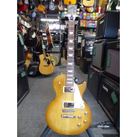 <p>Lovely Gibson Les Paul with original padded bag and case candy.</p><p>This is 3.6kg, making it a good option for someone wanting a lighter Les Paul model than the Standard.</p><p>Condition: A few small marks and dents, nothing major!</p>