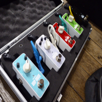 <p>Nice little pedalboard contained in a carry case.&nbsp; Will fit small size pedals (mooer size for example).</p><p>Comes with 5 pedals, power supply, and leads to connect them.</p><p>Near mint condition.</p>