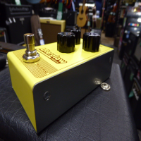 Affordable chorus pedal in good condition.