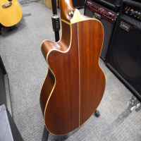 <p>Decent electro-acoustic guitar at an affordable price.</p><p>Condition:&nbsp; 1 unoriginal tuner cap, otherwise excellent.</p>