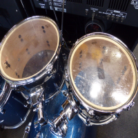 <p>Stunning 5-piece drum kit by Pearl.</p><p>Excellent condition.</p>