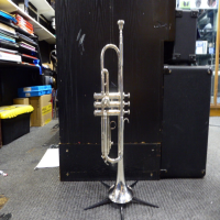 <p>Lovely vintage student trumpet in very good condition, with case.</p><p>Plays smoothly, lovely tone.</p><p><br /></p><p></p>