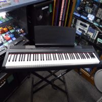 Lovely 88 key graded hammer-action piano featuring a slim, portable design.&nbsp;<br /><br />Experienced pianists and beginners alike can enjoy satisfying playing.<br /><br />Graded Hammer Standard (GHS) keyboard. The feel of the keyboard gradually changes according to the register, so that it feels heavier when playing bass parts and lighter when playing treble parts. The keyboard also features matte finish black keys for an authentic piano experience.<br /><br />Yamaha's "Pure CF sound engine," featuring a piano sound recorded from Yamaha's renowned CFIIIS concert grand piano, heard on stages all over the world. In addition to the advanced piano sound, the improved damper resonance function recreates the reverberation of a grand piano, allowing for a finer level of nuanced expression.<br /><br /><br />