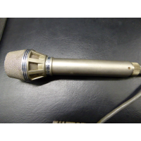Vintage Austrian-made microphone.<br />Renowned as a great dynamic microphone, especially on drums but also for miking up guitar amps and for a crisp vocal response.<br />Frequently used at Abbey Road studios, as a successor to the D19, so it's frequently associated with a British rock sound of the 60s/70s.<br /><br />