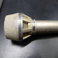 Vintage Austrian-made microphone.<br />Renowned as a great dynamic microphone, especially on drums but also for miking up guitar amps and for a crisp vocal response.<br />Frequently used at Abbey Road studios, as a successor to the D19, so it's frequently associated with a British rock sound of the 60s/70s.<br /><br />