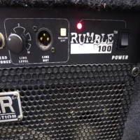 <p>100 watt bass guitar amplifier with wheels.</p><p>Good condition.</p>