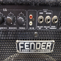 <p>100 watt bass guitar amplifier with wheels.</p><p>Good condition.</p>