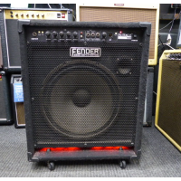 <p>100 watt bass guitar amplifier with wheels.</p><p>Good condition.</p>